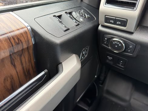 Used 2020 Ford F150 Lariat image 21