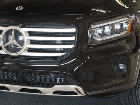 Used 2026 Mercedes-Benz GLB 250 4MATIC image 6
