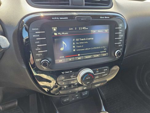 Used 2016 Kia Soul + w/ Audio Package FWD image 24