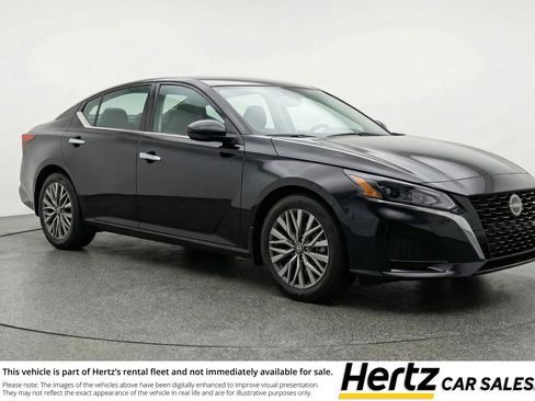 Used 2025 Nissan Altima 2.5 SV image 1