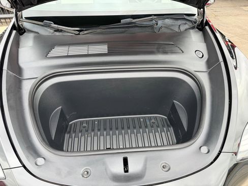 Used 2021 Tesla Model Y Long Range image 38