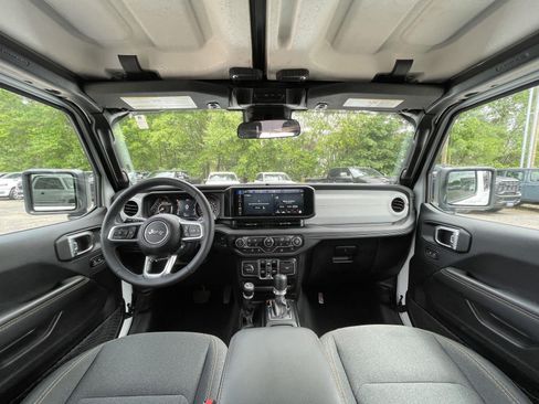Certified 2025 Jeep Wrangler Unlimited Sahara AWD/4WD image 15