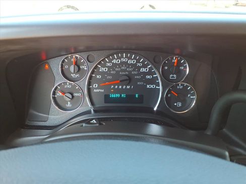 Used 2025 Chevrolet Express 3500 LT w/ LT Preferred Equipment Group RWD image 16