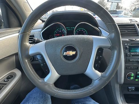 Used 2009 Chevrolet Traverse LT FWD image 16