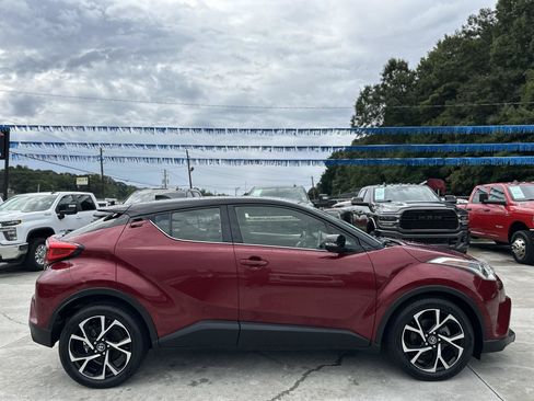 Used 2019 Toyota C-HR Limited FWD image 8