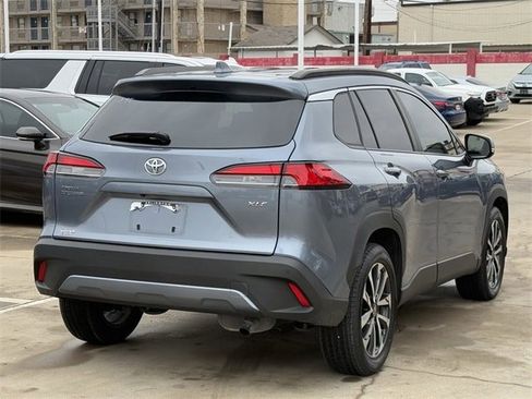 Used 2023 Toyota Corolla Cross XLE image 4