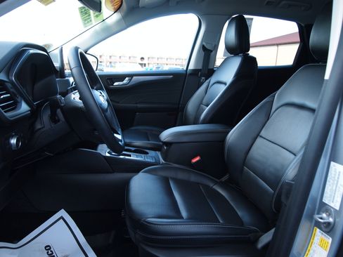 Used 2022 Ford Escape Titanium image 12