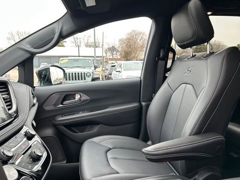 New 2026 Chrysler Pacifica Select w/ S Appearance Package AWD/4WD image 37