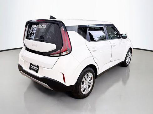 Used 2024 Kia Soul LX FWD image 9
