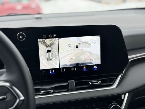 Used 2025 Chevrolet Equinox LT w/ Safety and Technology Package image 17