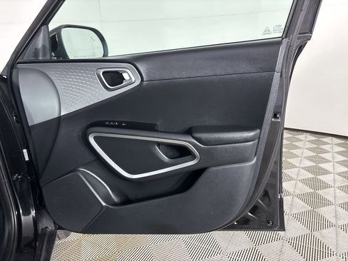 Used 2025 Kia Soul LX FWD image 25