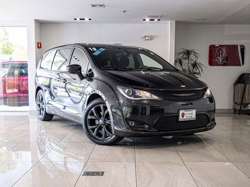 Used 2019 Chrysler Pacifica Touring Plus w/ S Appearance Package FWD image 5