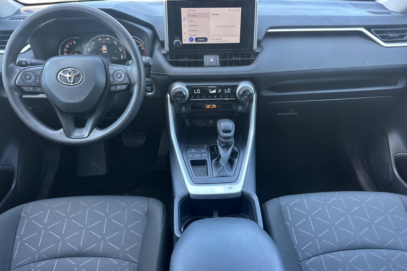 Used 2025 Toyota RAV4 XLE FWD image 15