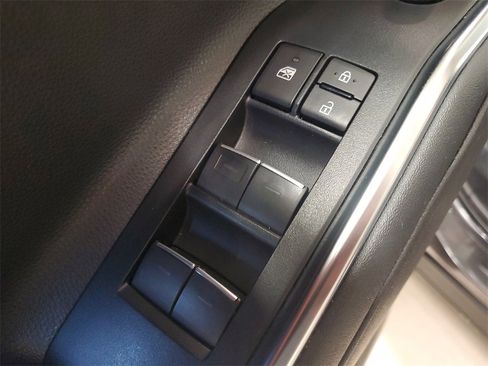 Used 2023 Toyota Highlander Limited image 21