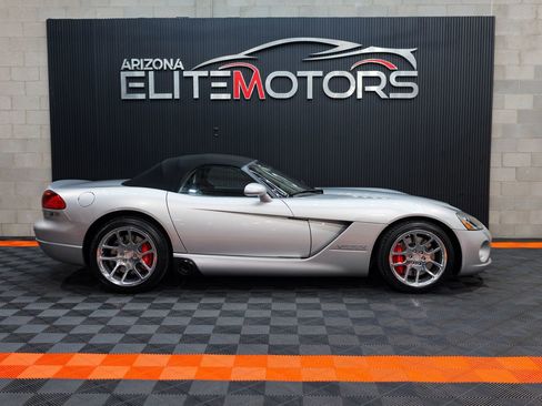 Used 2004 Dodge Viper SRT-10 image 22