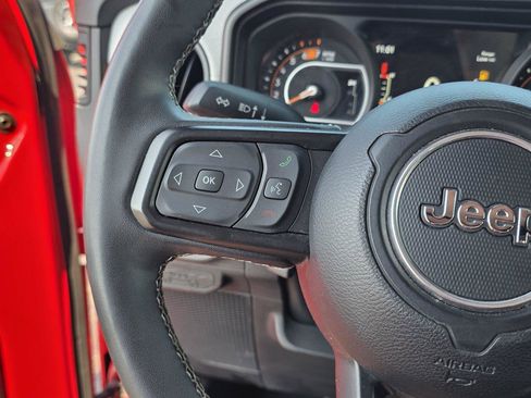 Used 2025 Jeep Wrangler Unlimited Sport AWD/4WD image 12