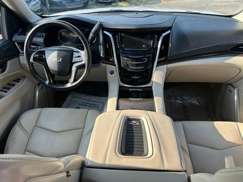 Used 2018 Cadillac Escalade Luxury RWD image 11
