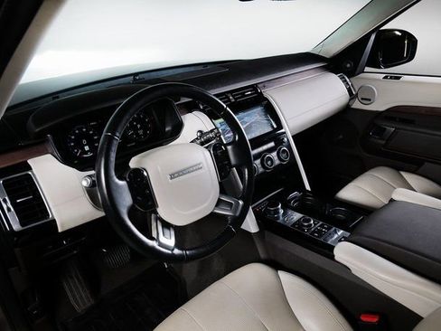 Used 2020 Land Rover Discovery HSE image 17