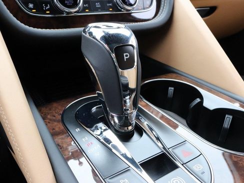 New 2025 Bentley Bentayga Extended Wheelbase image 28