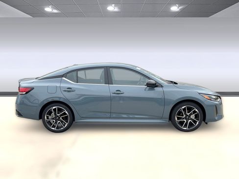 New 2025 Nissan Sentra SR w/ Trunk Package image 8