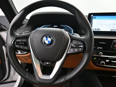Used 2023 BMW 530e xDrive w/ Premium Package AWD/4WD image 12