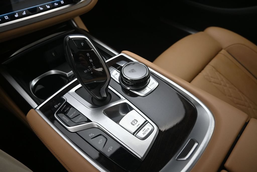 Used 2019 BMW 750i w/ Executive Package RWD image 15