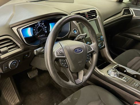 Used 2018 Ford Fusion SE image 18