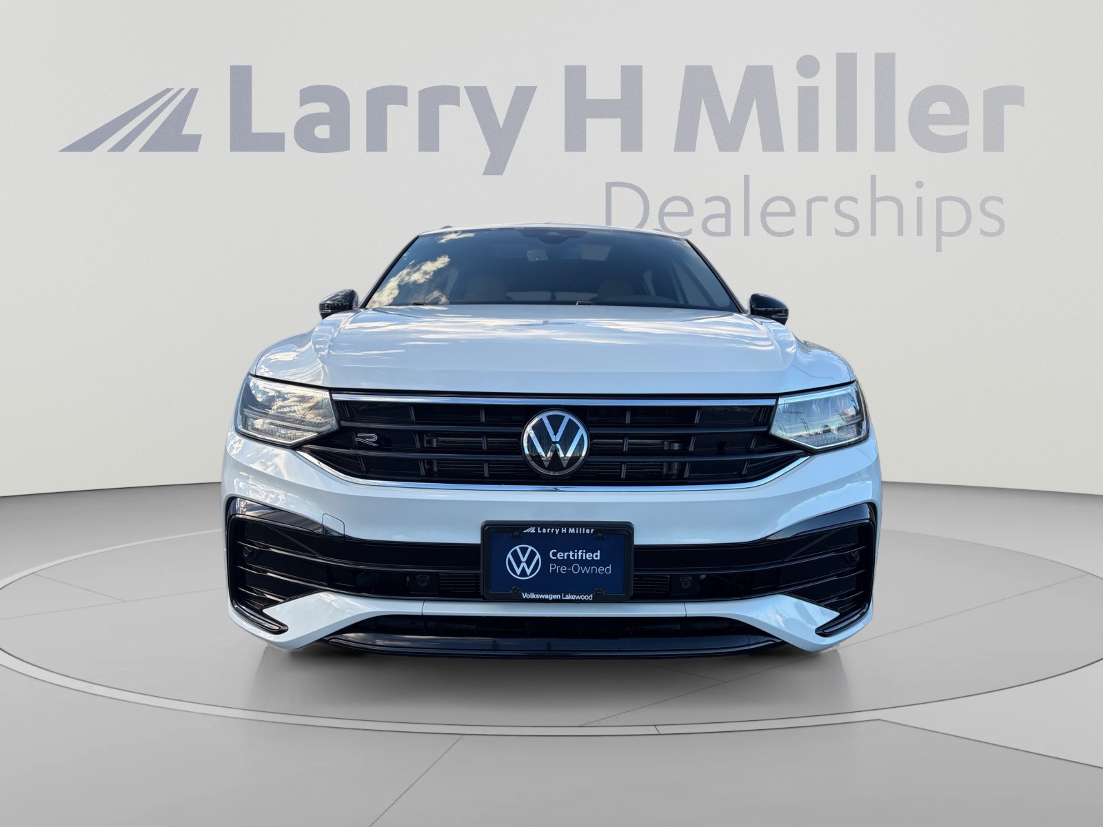 Used 2023 Volkswagen Tiguan SE R-Line AWD/4WD image 8