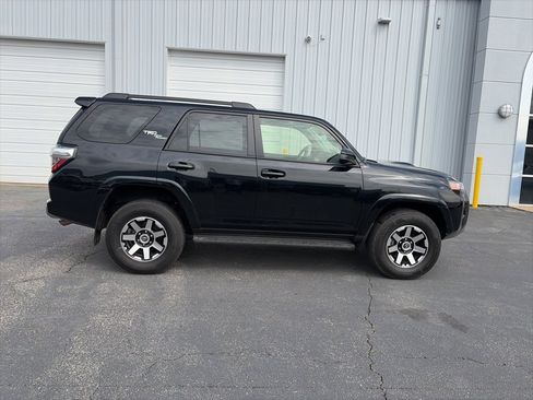 Used 2022 Toyota 4Runner TRD Off-Road image 8