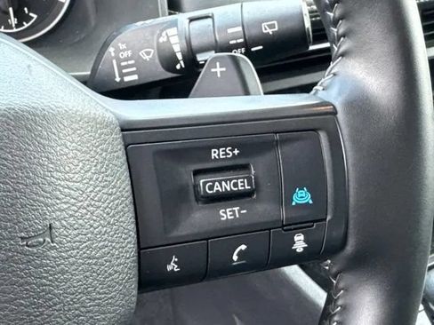 Used 2025 Nissan Rogue SV AWD/4WD image 36