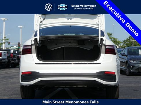 New 2025 Volkswagen Jetta SE image 25