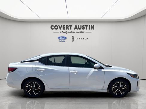 Used 2025 Nissan Sentra SV FWD image 6