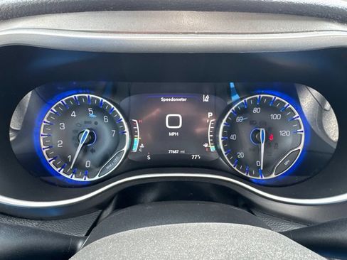 Used 2021 Chrysler Pacifica Touring-L w/ Premium & Safety Sphere Group AWD/4WD image 16