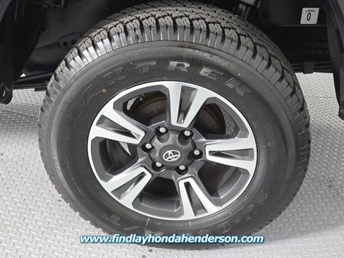 Used 2019 Toyota Tacoma TRD Sport w/ Technology Package image 9