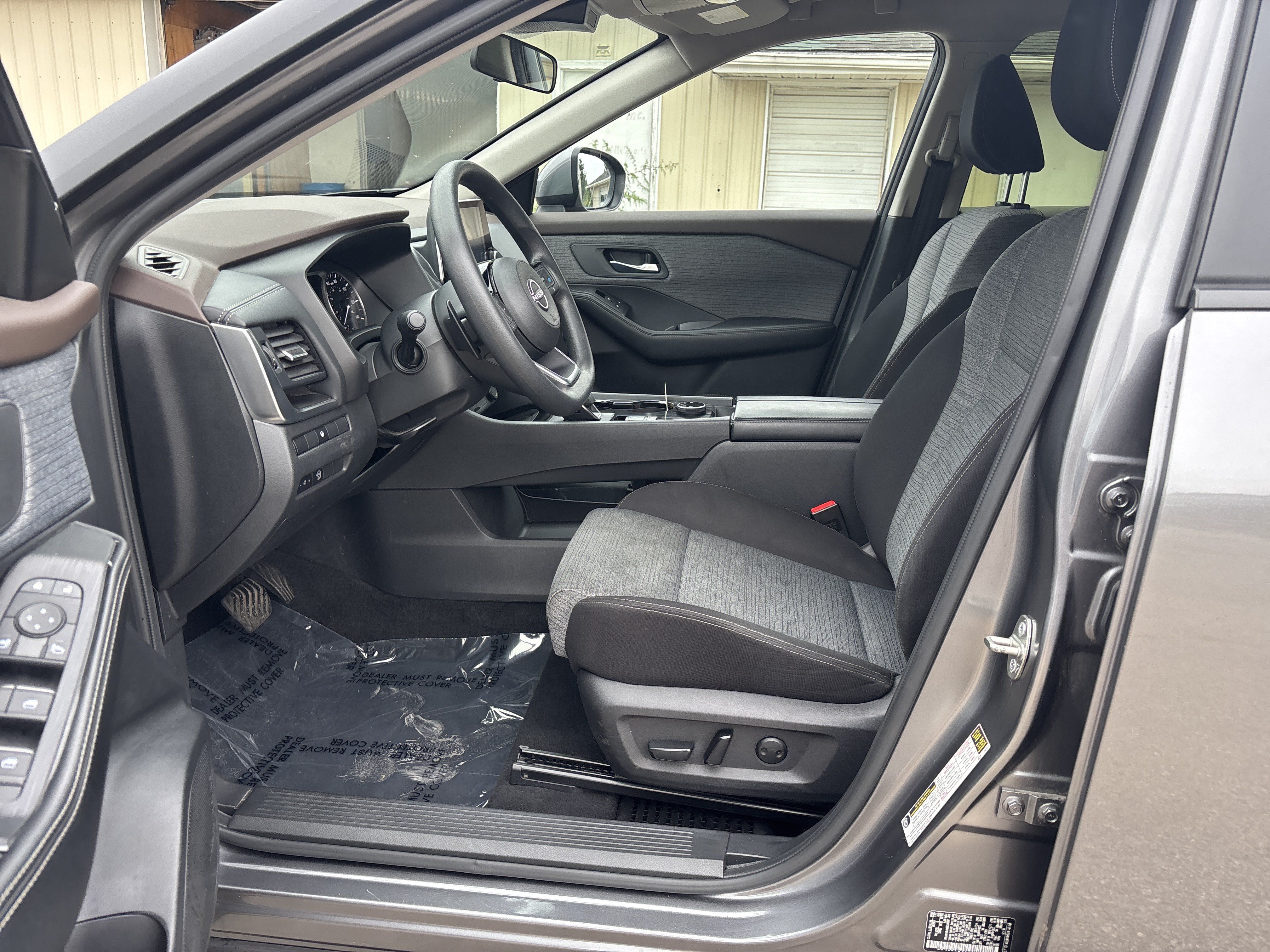 Used 2023 Nissan Rogue SV AWD/4WD image 13