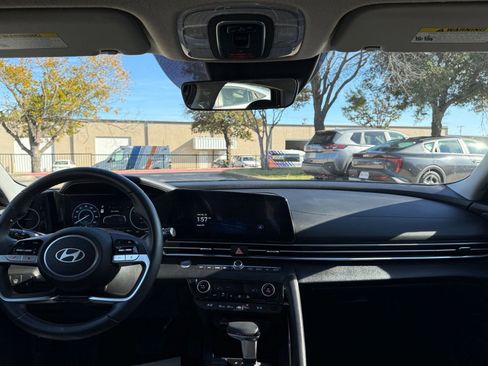 Used 2025 Hyundai Elantra Limited image 34