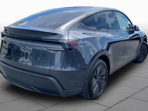 Used 2026 Tesla Model Y 2WD image 11