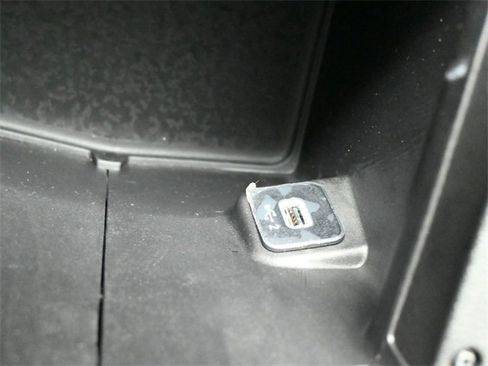 Used 2023 Jeep Gladiator Sport image 17