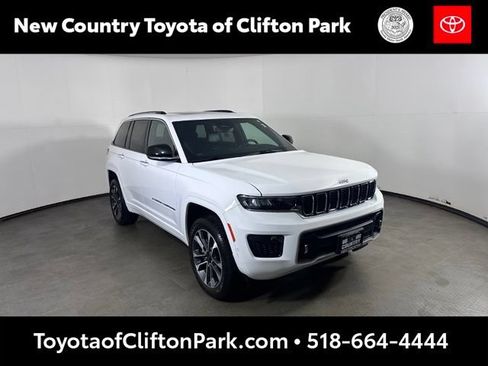 Used 2022 Jeep Grand Cherokee Overland AWD/4WD image 1