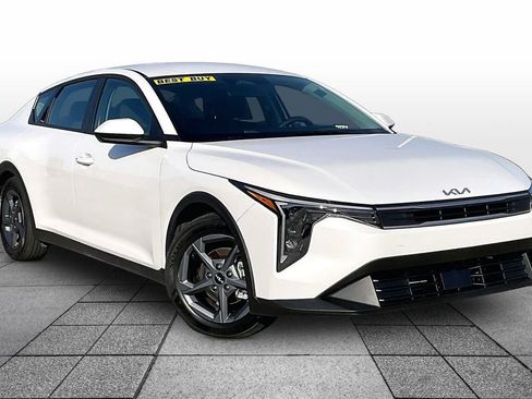 Used 2025 Kia K4 FWD image 2
