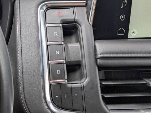 Used 2024 GMC Yukon XL SLE AWD/4WD image 28
