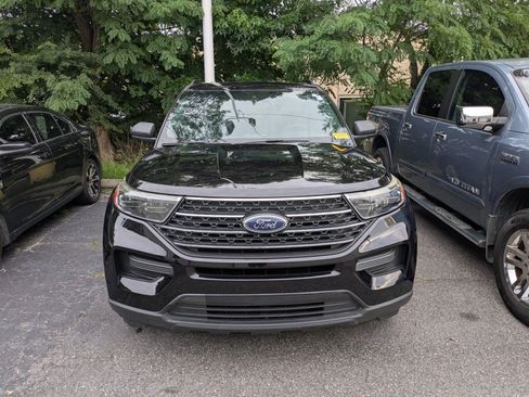 Used 2020 Ford Explorer XLT AWD/4WD image 2