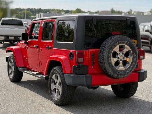 Used 2018 Jeep Wrangler Unlimited Sahara AWD/4WD image 3