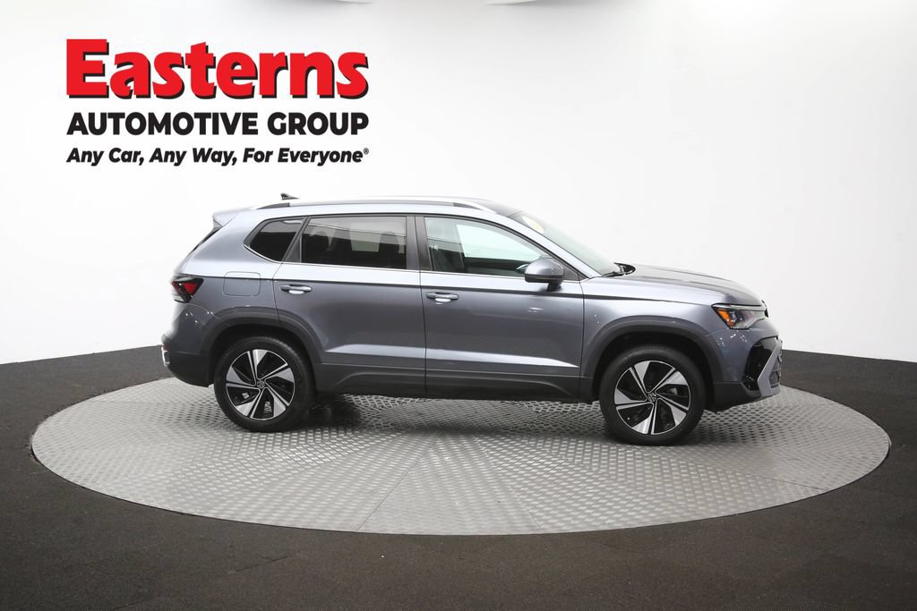 Used 2025 Volkswagen Taos SE AWD/4WD image 45