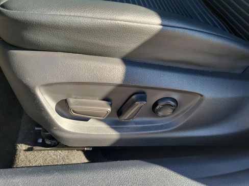 Used 2020 Toyota Camry SE FWD image 12
