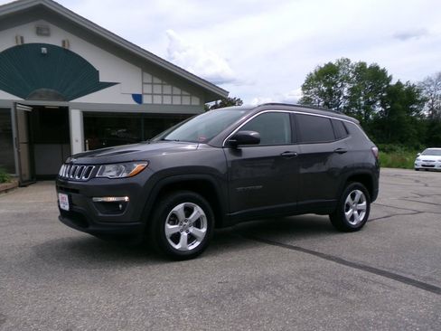 Used 2020 Jeep Compass Latitude w/ Cold Weather Group AWD/4WD image 2
