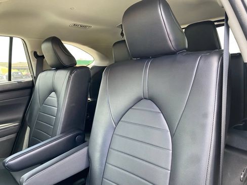 Used 2022 Toyota Highlander XLE FWD image 27