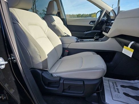 New 2026 Nissan Pathfinder SL w/ SL Premium Package AWD/4WD image 13