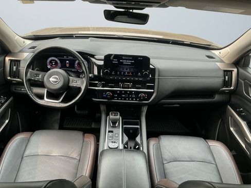 Used 2023 Nissan Pathfinder Platinum AWD/4WD image 11