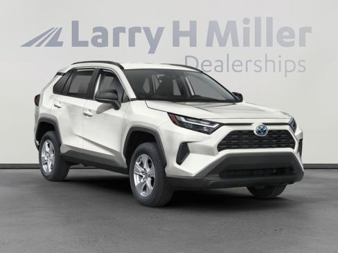 Used 2025 Toyota RAV4 LE image 6